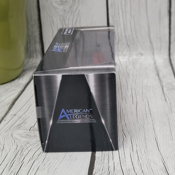 Red Die-Cast 2017 Chevrolet Camaro ZL1 Model Car - Picture 5 of 7